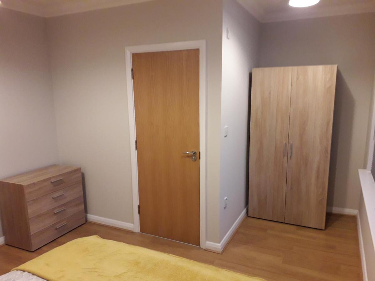 لوتون Luxury And Stylish 2 Bedroom Apartment With En-Suite المظهر الخارجي الصورة